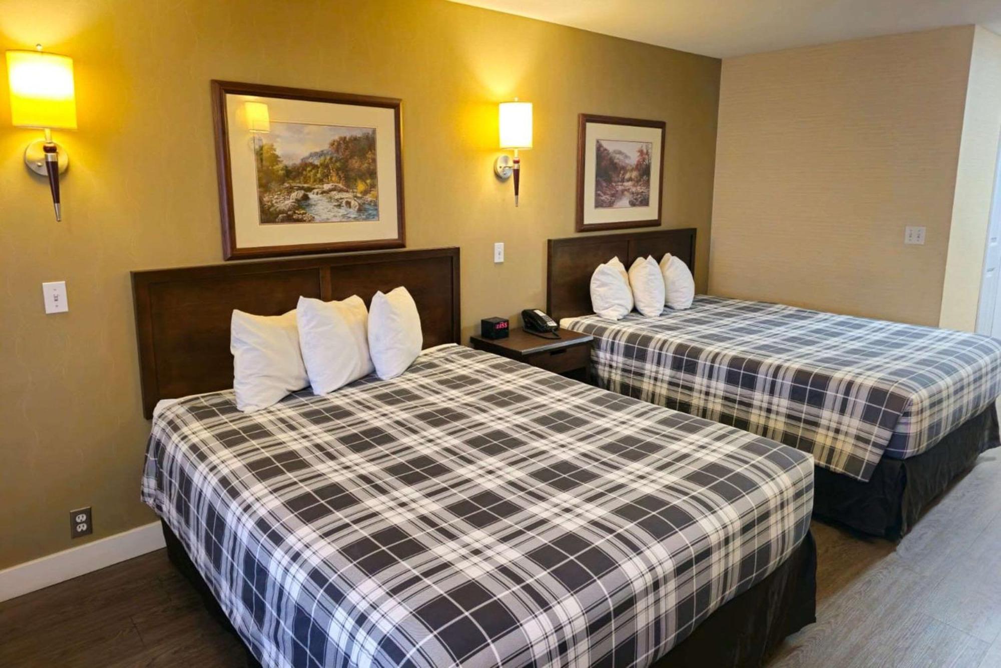Rodeway Inn & Suites Камлупс Екстер'єр фото